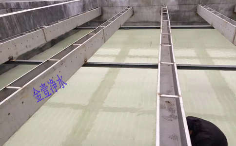金壹牌沉淀池斜管填料安装完成后进行调试现场
